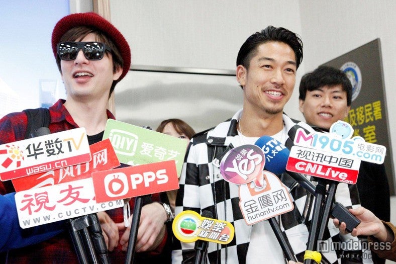 AKIRA（右）、城田優（左）／台北松山空港にて