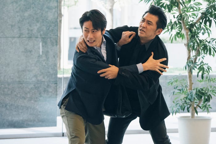 戸次重幸、村上淳/「電影少女」第10話より(C)「電影少女2018」製作委員会