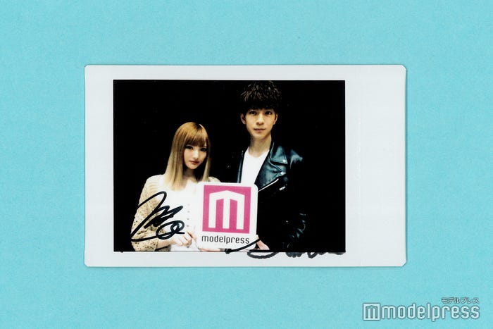 安斉かれん&三浦翔平、サイン入りチェキプレゼント(C)モデルプレス