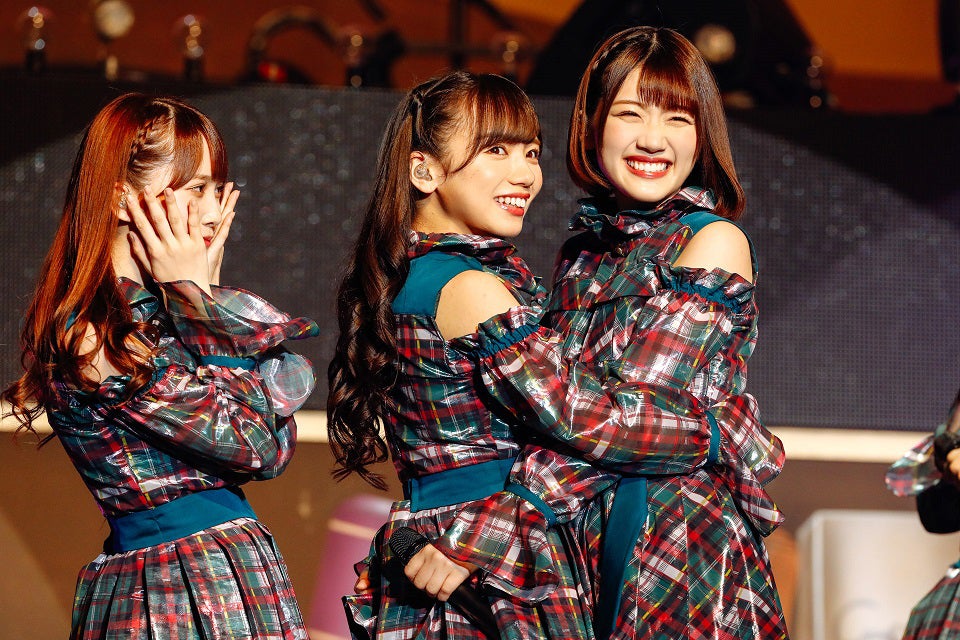 加藤史帆、齊藤京子、佐々木美玲／9日公演 （提供写真）