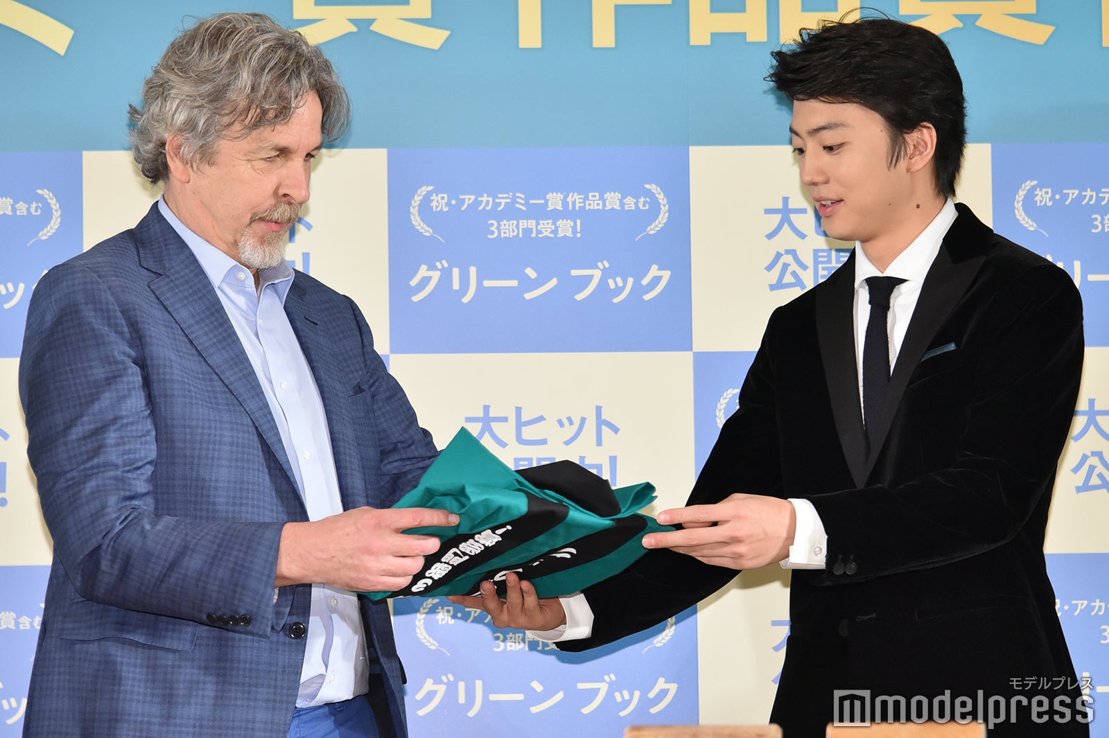 ピーター・ファレリー監督、伊藤健太郎（C）モデルプレス