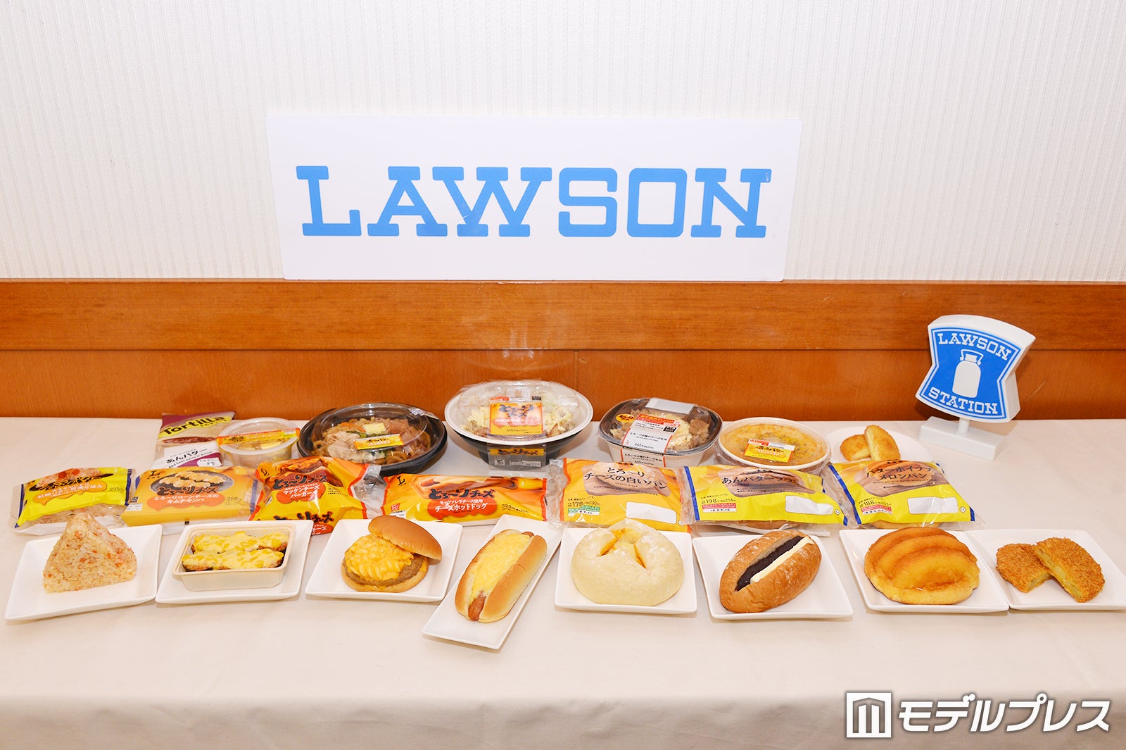 ローソン、食欲を掻き立てる濃厚フード集結「香るバター！とろーりチーズ！グルメフェア」開催