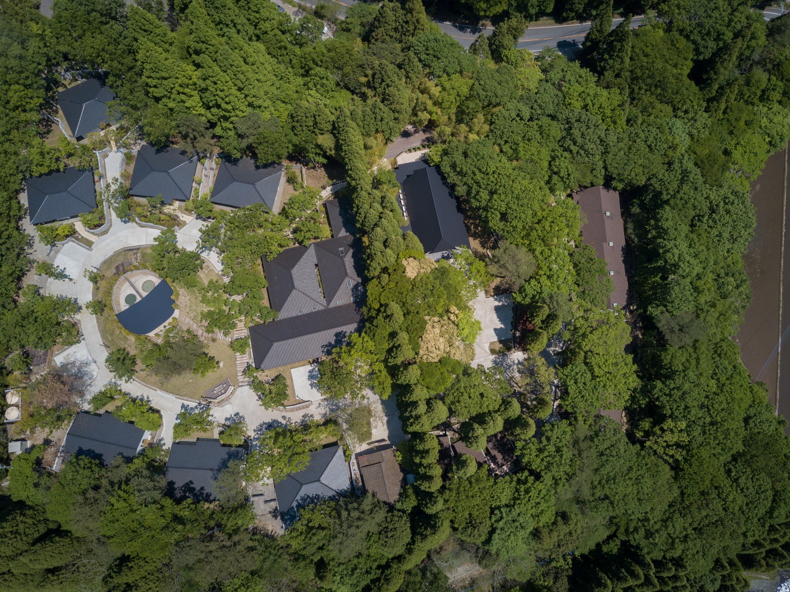 大分に愛犬同伴可の温泉ホテル「レジーナリゾート由布院」2025年秋開業、ドッグランや日本料理レストラン完備