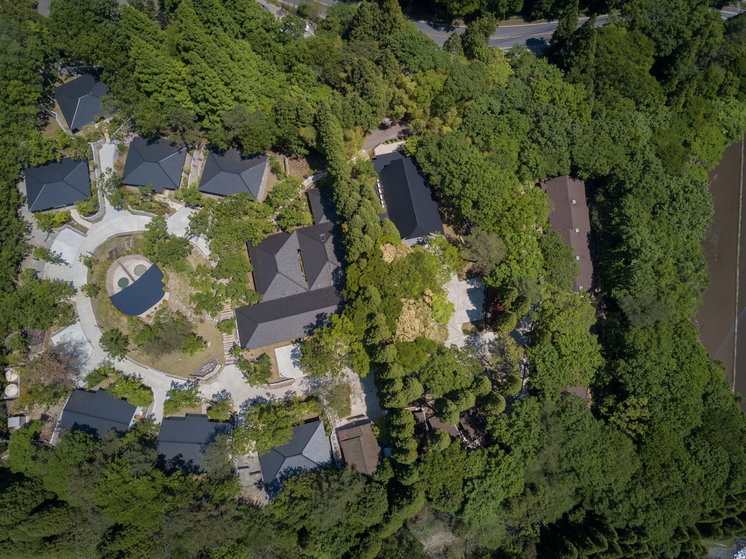 大分に愛犬同伴可の温泉ホテル「レジーナリゾート由布院」2025年秋開業、ドッグランや日本料理レストラン完備