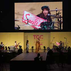 “天才キッズバンド”＆小林幸子（C）TGC teen 2021 Summer
