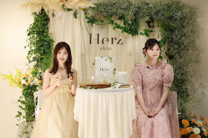 舟山久美子、吉田朱里/写真:Ayami(提供写真)