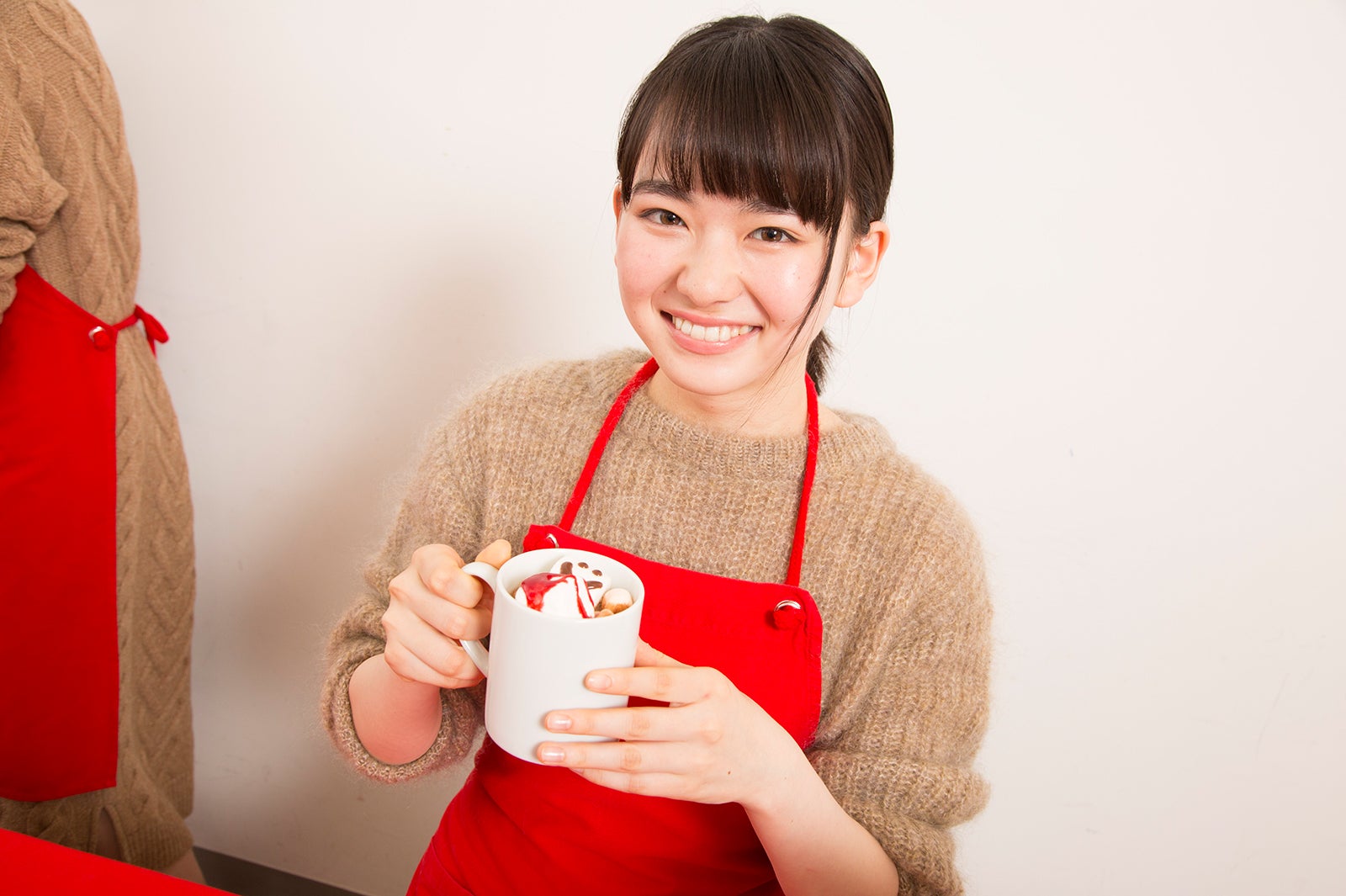 山田杏奈／新CMメイキングカット（提供画像）