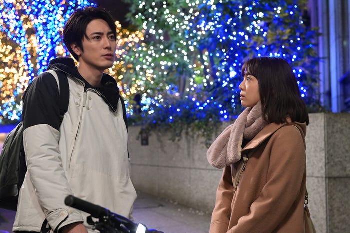 間宮祥太朗、上白石萌音「オー!マイ・ボス!恋は別冊で」第2話より(C)TBS