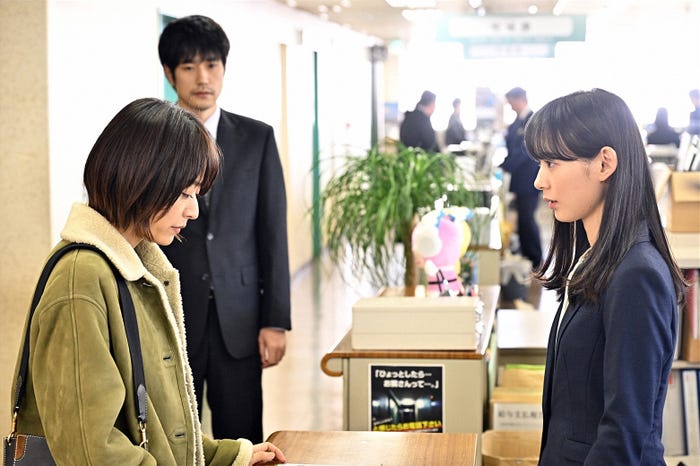 井上真央、松山ケンイチ、穂志もえか/ 「100万回 言えばよかった」第1話より(C)TBS