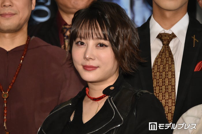 北乃きい、美脚透けるミニスカコーデ披露「綺麗なお姉さんオーラがすごい」の声