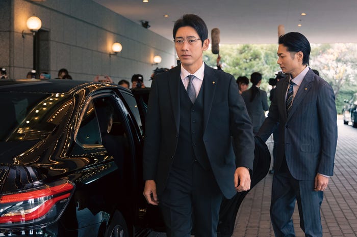 小泉孝太郎、戸次重幸「スタンドUPスタート」第1話より(C)フジテレビ