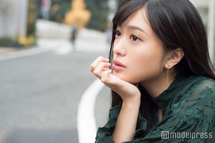 リング¥7,000/JEWERY MISUZU.その他スタイリスト私物 (C)モデルプレス