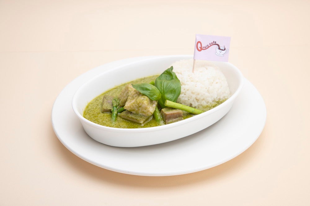 豚バラ肉とアスパラガスのグリーンカレー1,290円（C）キューライス