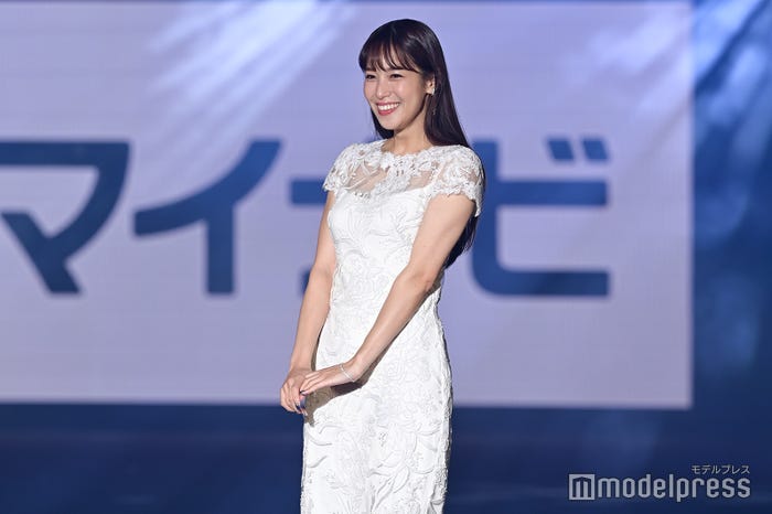 鷲見玲奈(C)モデルプレス