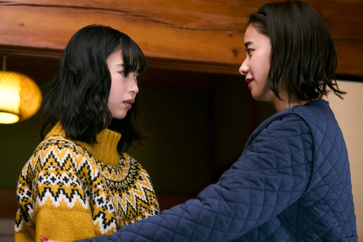 森川葵、堀田真由（C）2024映画『ある閉ざされた雪の山荘で』製作委員会（C）東野圭吾／講談社