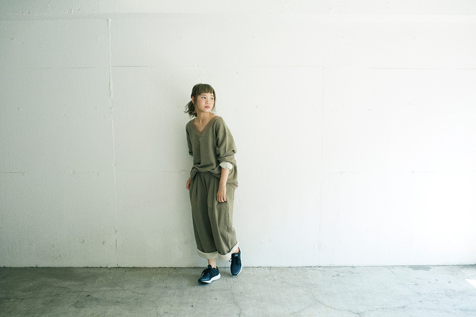 手首や足首を出して華奢な女の子感を演出