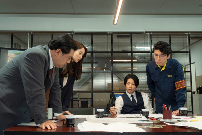 (左から)小手伸也、泉里香、片桐仁、増田貴久「ギフテッド」第5話より(C)東海テレビ