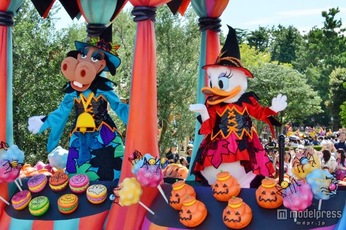 東京ディズニーランド新パレード「ハッピーハロウィーンハーべスト」/「お菓子がたくさんのハロウィーンスウィーツショップ」