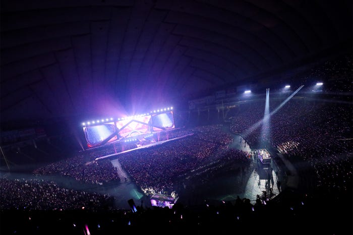 「2025 LE SSERAFIM TOUR ‘EASY CRAZY HOT’ ENCORE IN TOKYO DOME」の様子(P)&(C)SOURCE MUSIC