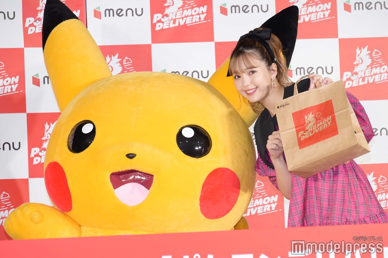 ピカチュウ、藤田ニコル（C）モデルプレス