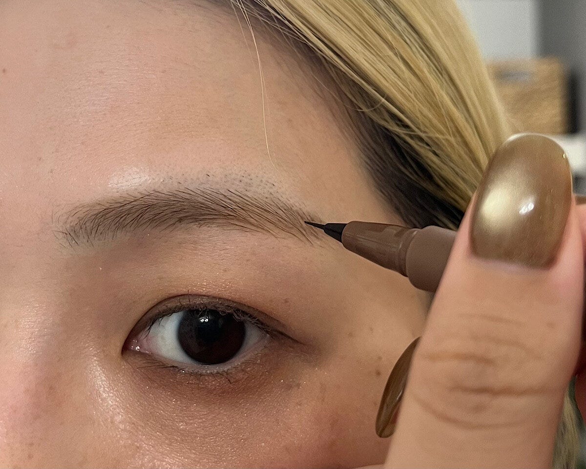 アイブロウリキッドを使う