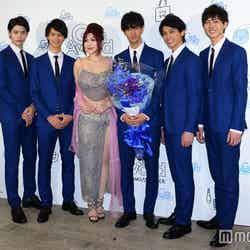 （左から）青木瞭さん、申廉史さん、叶美香、遠藤史也さん、砂川脩弥さん、行徳智仁さん（C）モデルプレス