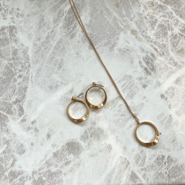 しまむら　コラボ　アクセサリー　ピアス　ネックレス