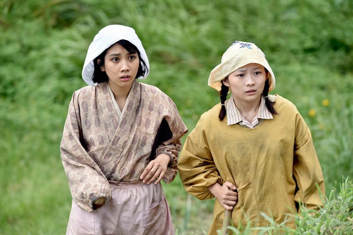 松本穂香、伊藤沙莉/「この世界の片隅に」最終話より(C)TBS