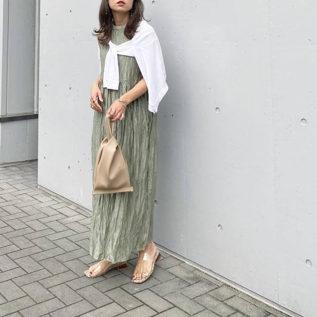 8月のワンピースコーデ ラクちんなのに上品 大人の ワンピース 旬の着こなし7style モデルプレス