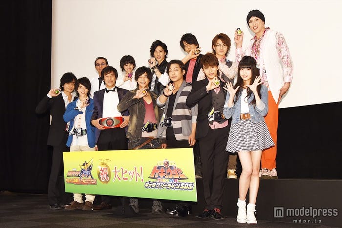 「劇場版仮面ライダー鎧武 サッカー大決戦!黄金の果実争奪杯!」初日舞台挨拶の模様