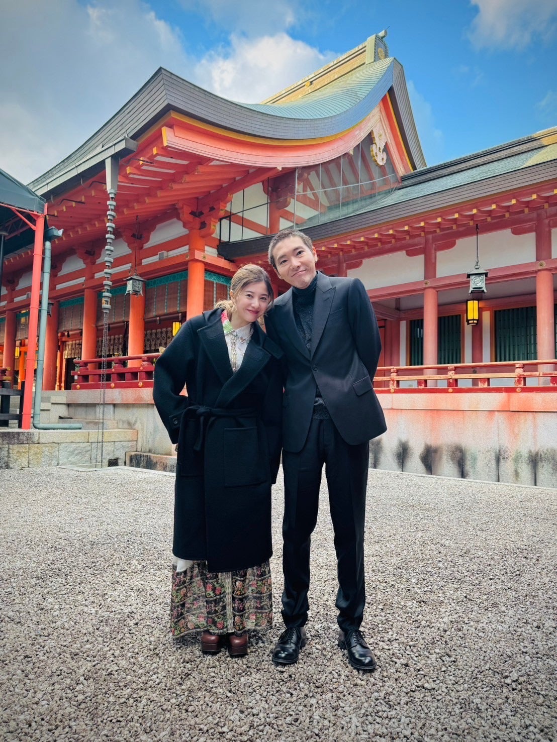 吉高由里子、柄本佑／平安神宮にて（C）NHK