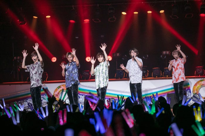 超特急(撮影:米山三郎、深野輝美)