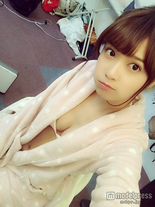 松本愛/初のグラビア撮影オフショット(画像提供:所属事務所)