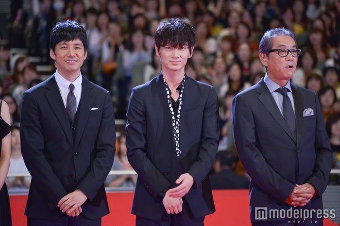 西島秀俊&綾野剛&滝田監督(C)モデルプレス