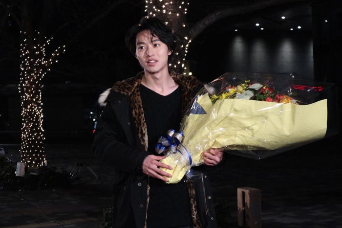 主演ドラマ『トドメの接吻』のクランクアップを迎えた山崎賢人(提供写真)