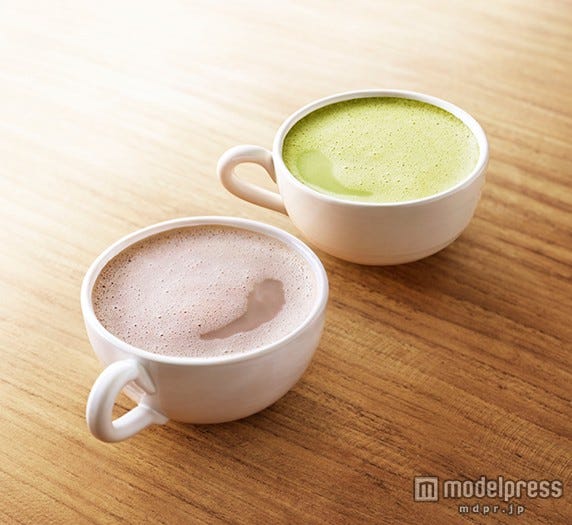 左から「ホットココア」、「抹茶ラテ」