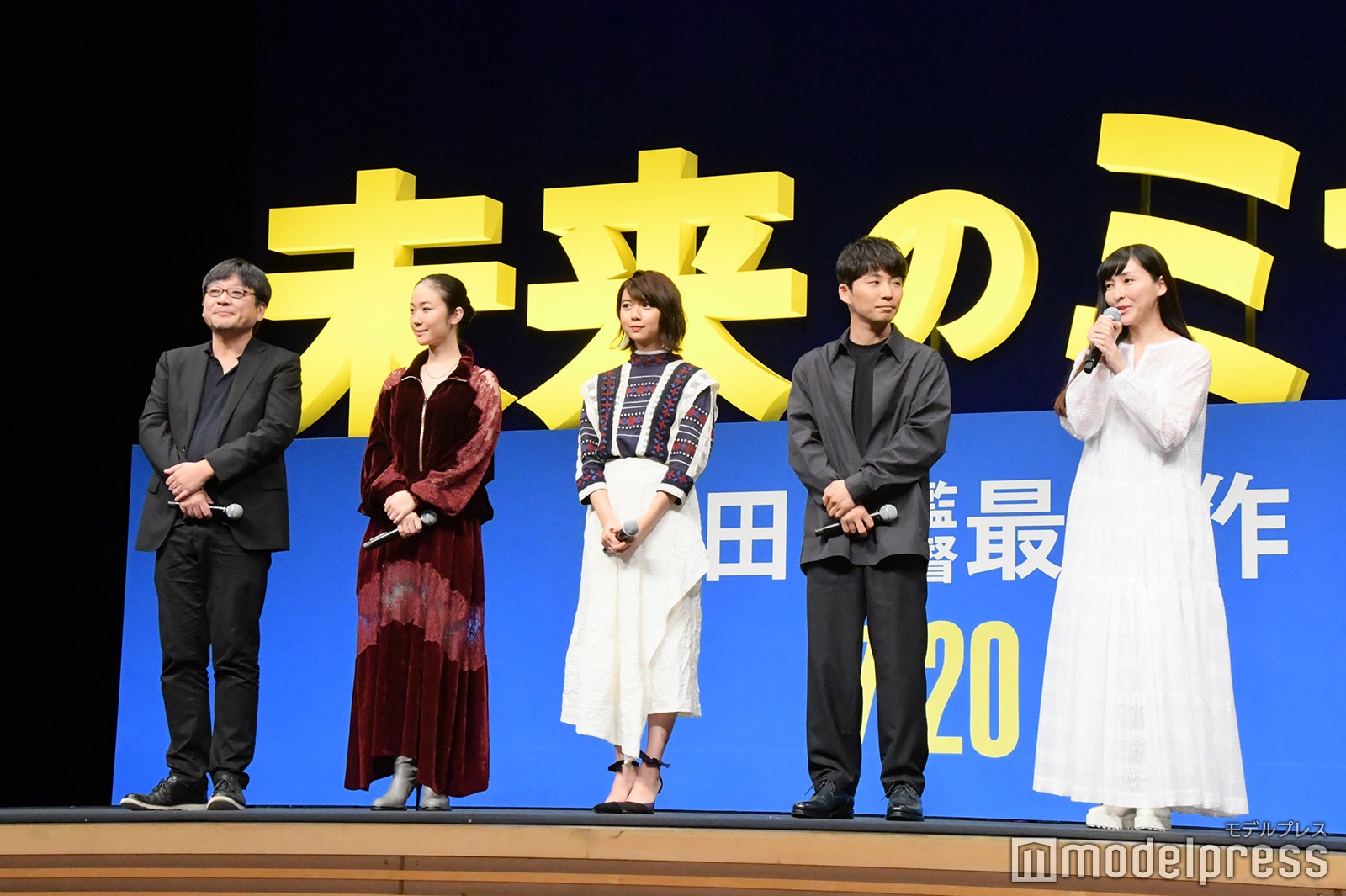 （左から）細田守監督、黒木華、上白石萌歌、星野源、麻生久美子（C）モデルプレス