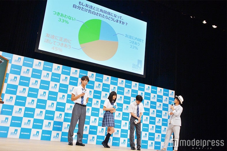 三角関係にまつわるトークを展開（C）モデルプレス