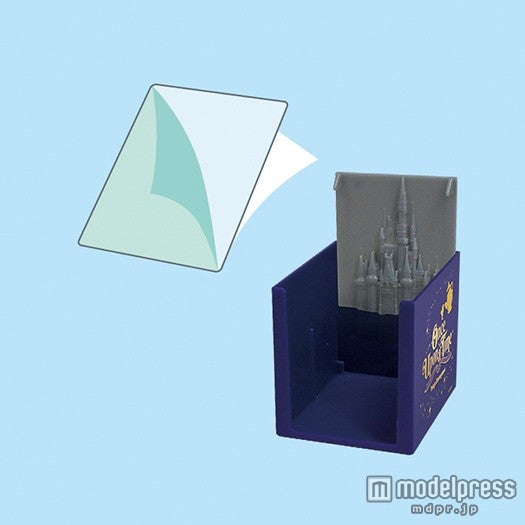 ＜遊び方1＞箱にシンデレラ城のフィギュアとクリアプレートをセット／（C）Disney