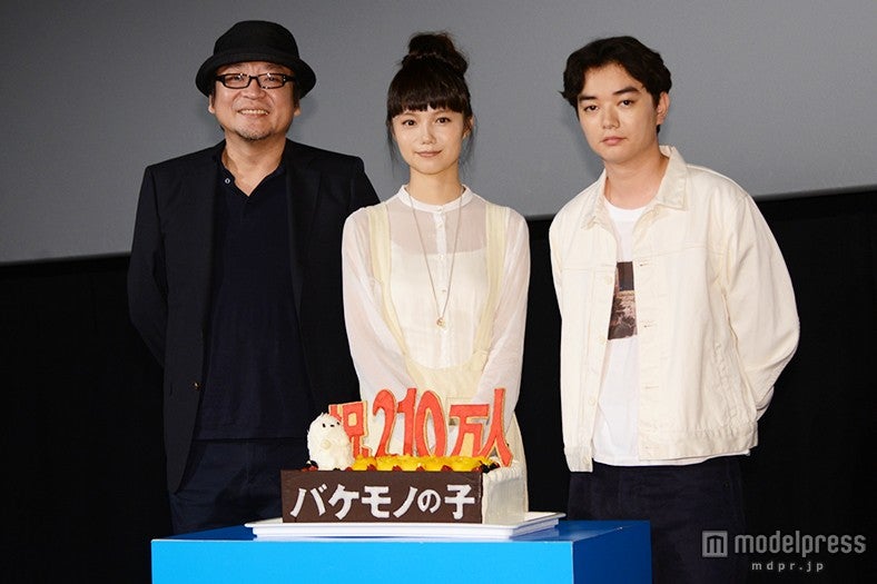 左より：細田守監督、宮崎あおい、染谷将太