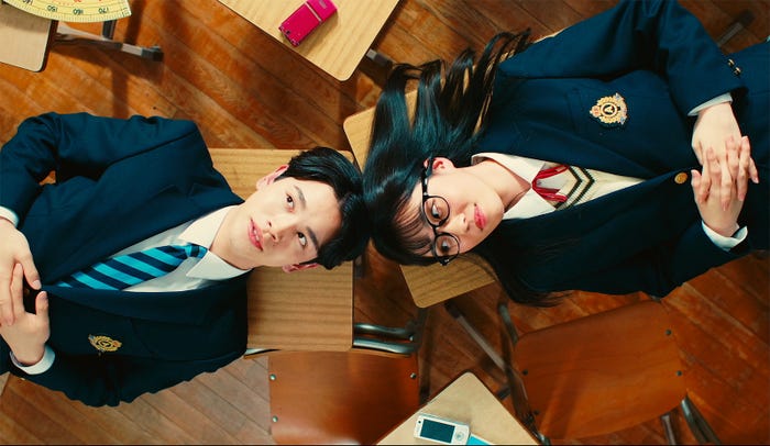 鈴木康介、川平朱莉/「hanabi」MVより(提供写真)