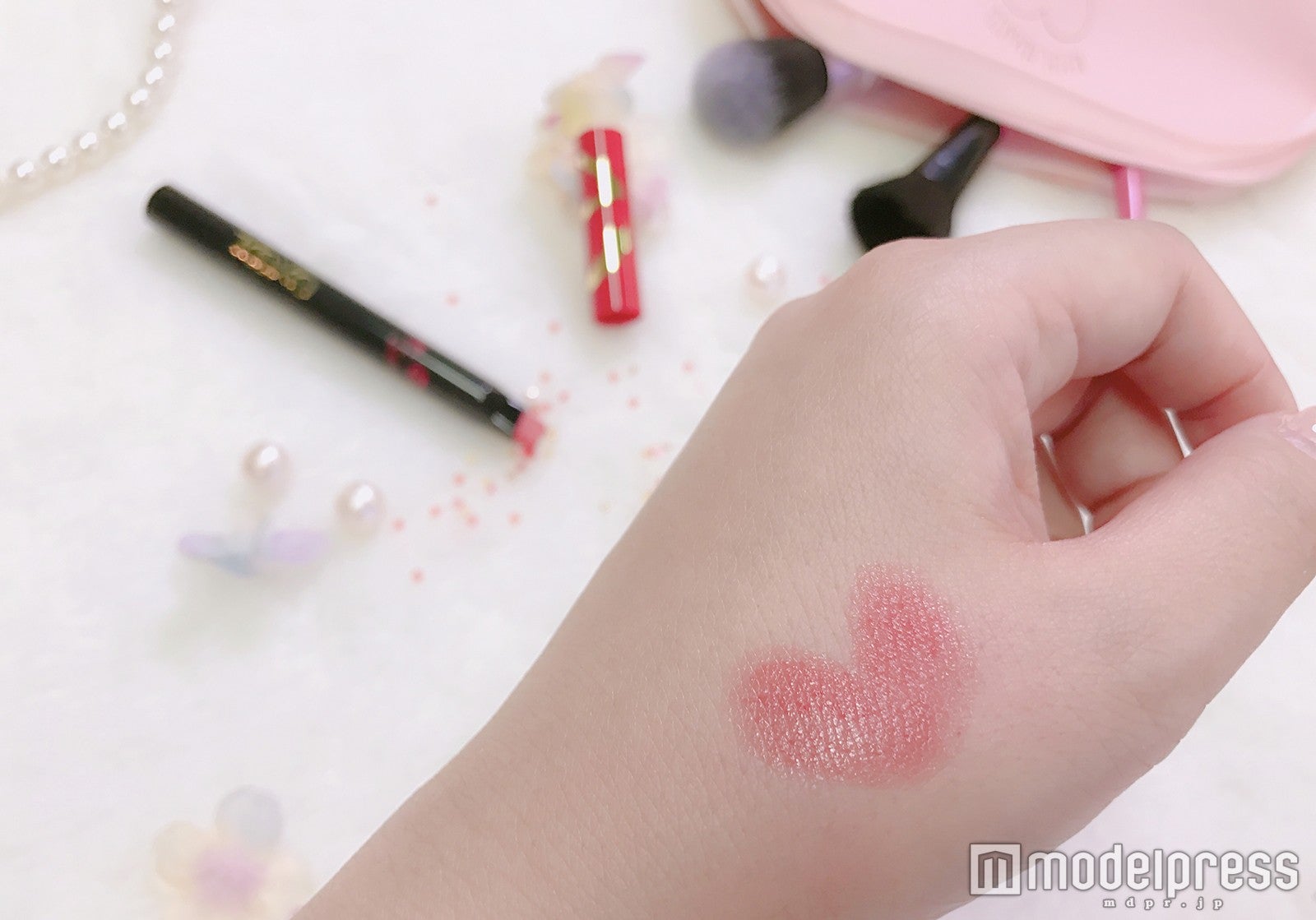 シアーで鮮やかな発色も◎（C）モデルプレス