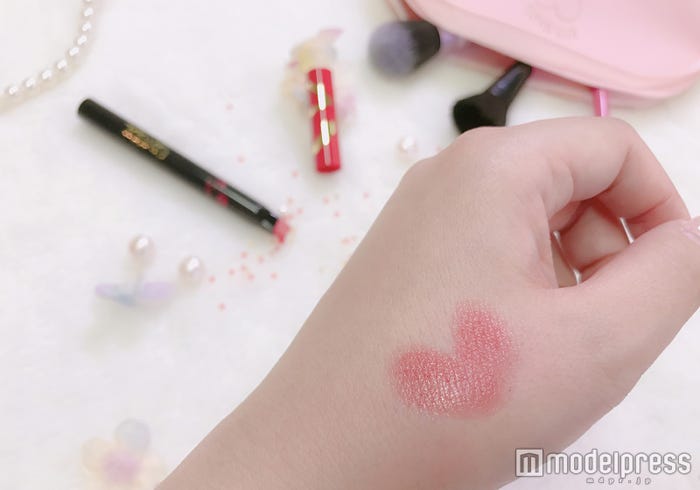 シアーで鮮やかな発色も◎(C)モデルプレス