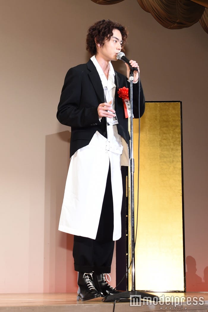 コレクションものでまとめたスタイリング(C)モデルプレス