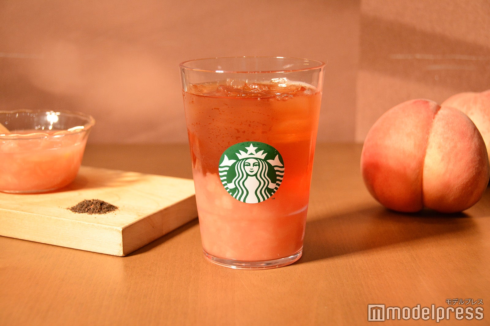 クラフト ジューシー ピーチ ティー（C）モデルプレス