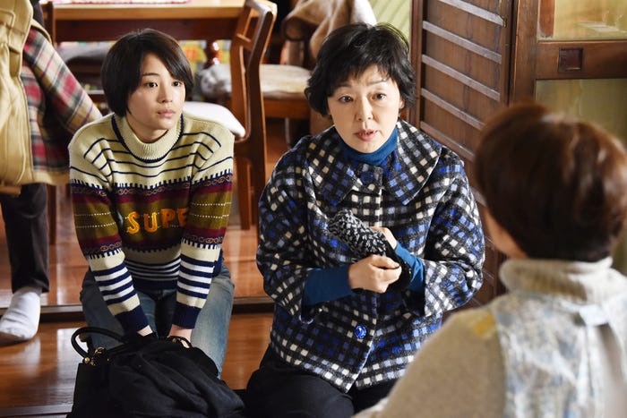 広瀬すず、小林聡美/「anone」第5話より(C)日本テレビ