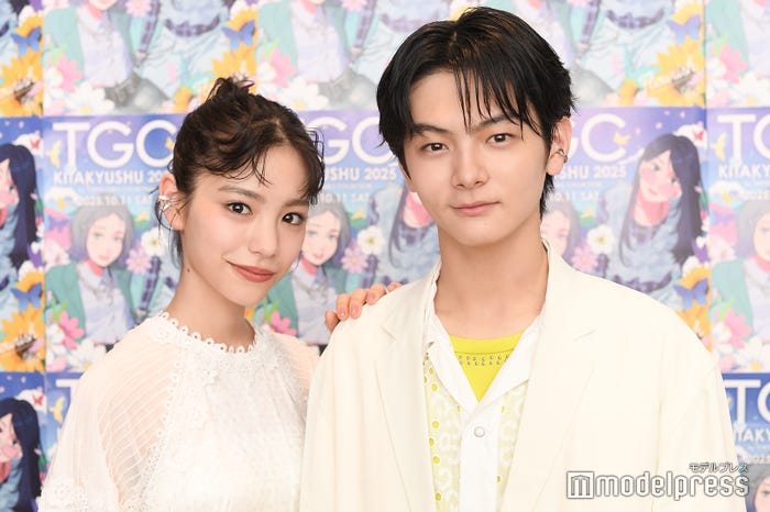 當真あみ&齋藤潤(C)モデルプレス