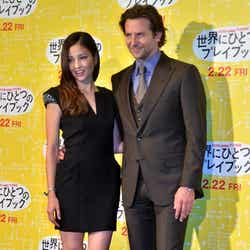 黒木メイサ、ブラッドリー・クーパー(C)2012 SLPTWC Films,LLC. All Rights Reserved.配給:ギャガ