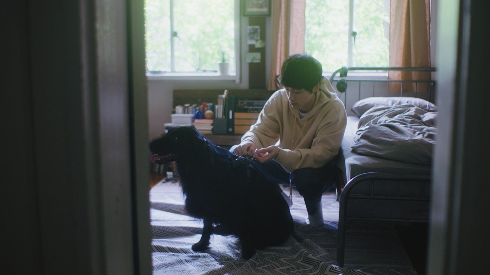 坂口健太郎／「じぶんにやさしく」篇より（提供写真）