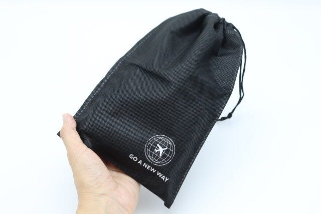 ダイソー　折りたたみスリッパ　袋　デザイン